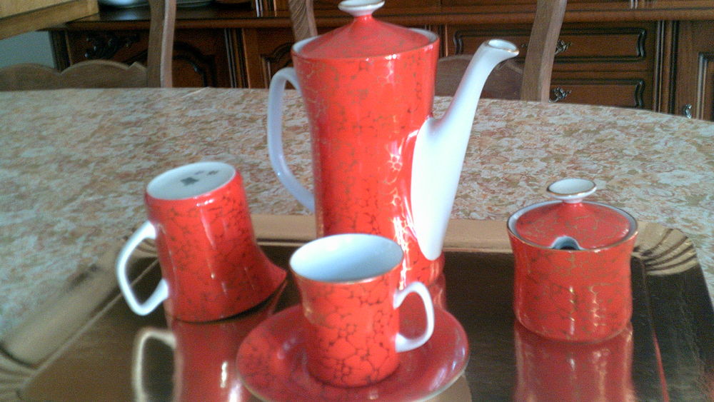 service � caf� en porcelaine rouge 15 Ostricourt (59)