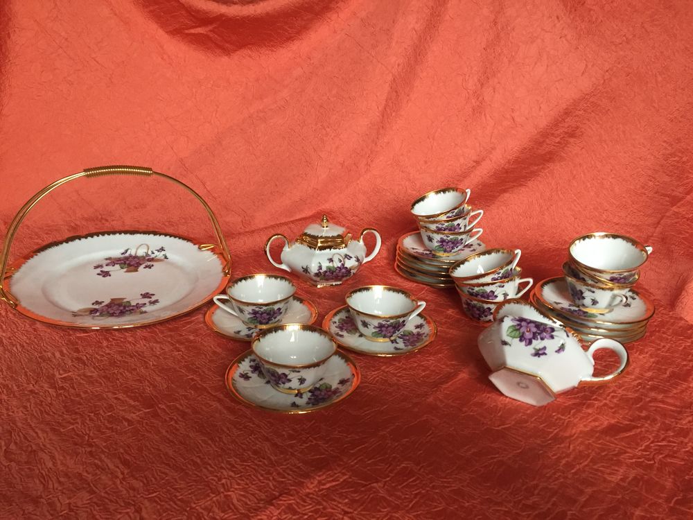 Service café porcelaine de Limoges motif violettes 150 Strasbourg (67)
