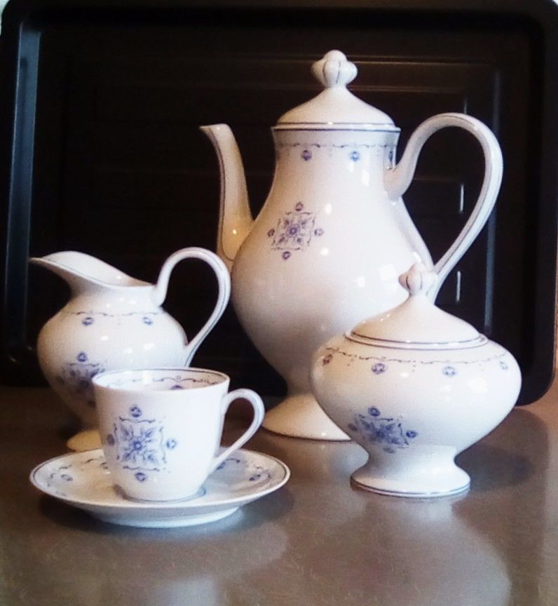 Service � caf� en porcelaine de Limoges   BERNARDAUD   195 Bruay-la-Buissi�re (62)