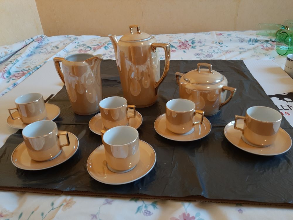 Service � caf� en porcelaine couleur dor�e 25 Ved�ne (84)