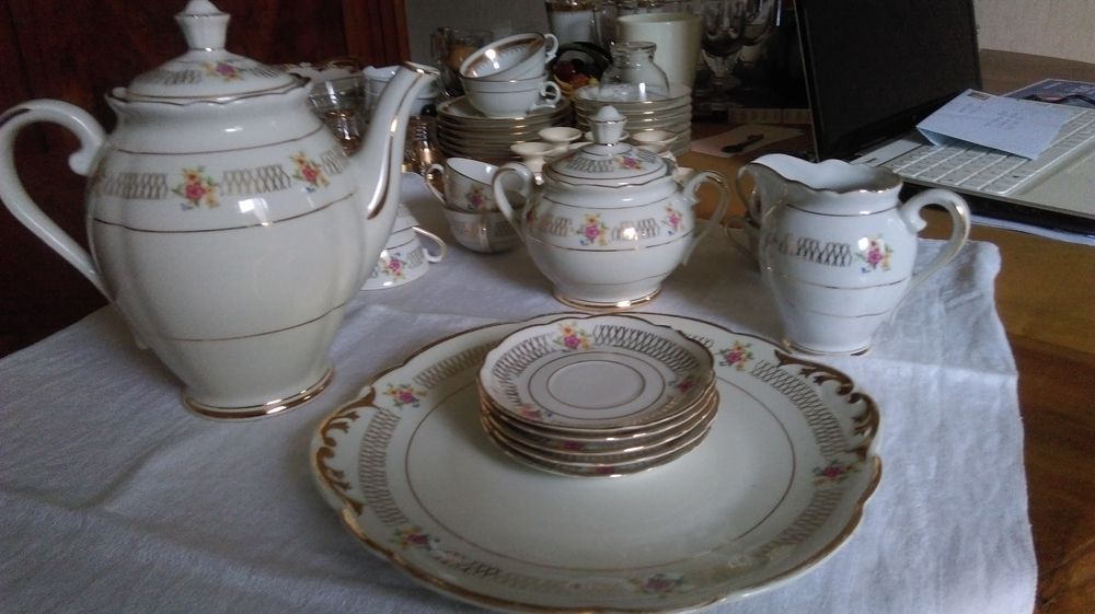 Service � caf� en porcelaine de 1957 35 Saint-Ismier (38)