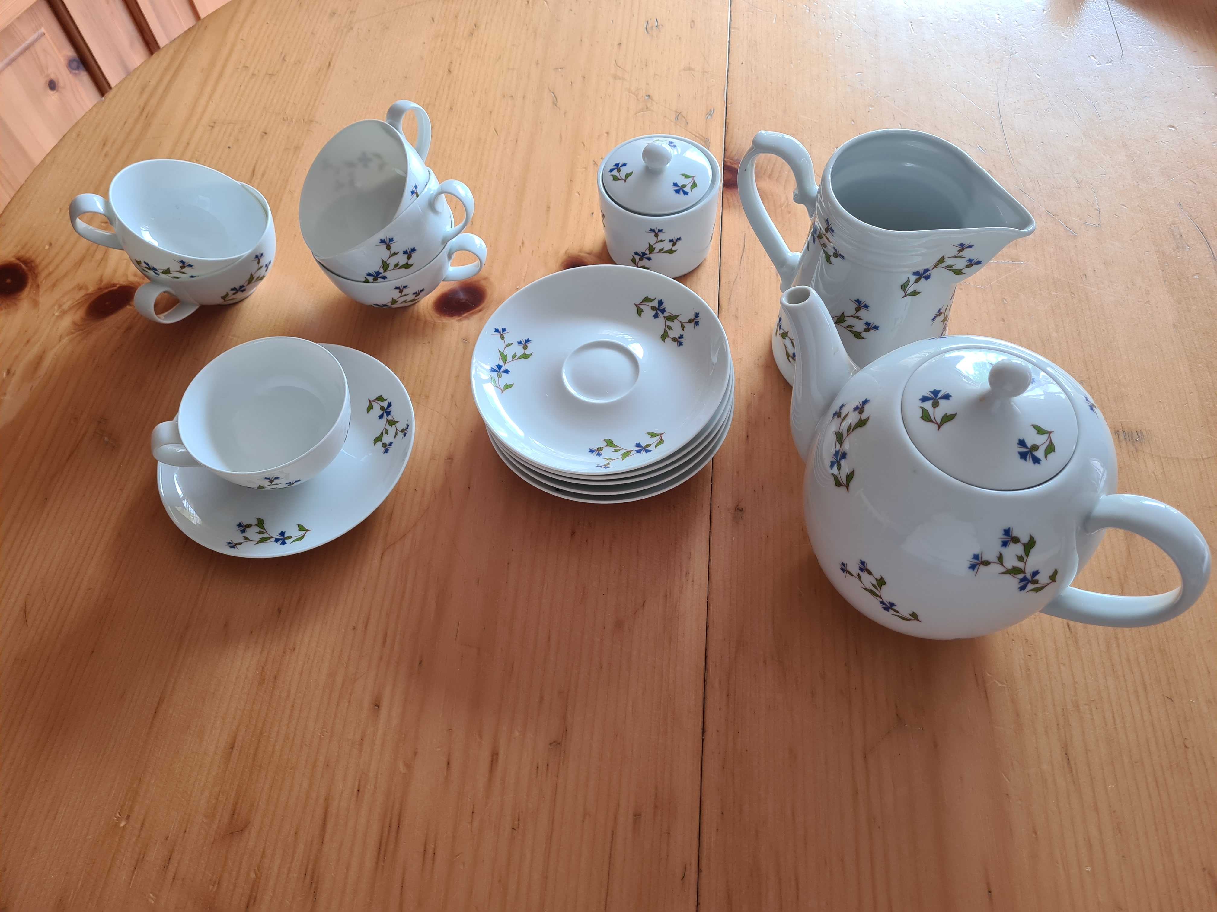 Service �  th� ou caf� en porcelaine 80 Clermont-Ferrand (63)