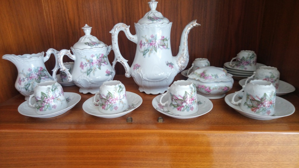 Service � caf� ou th� en porcelaine florale complet 60 Aubi�re (63)