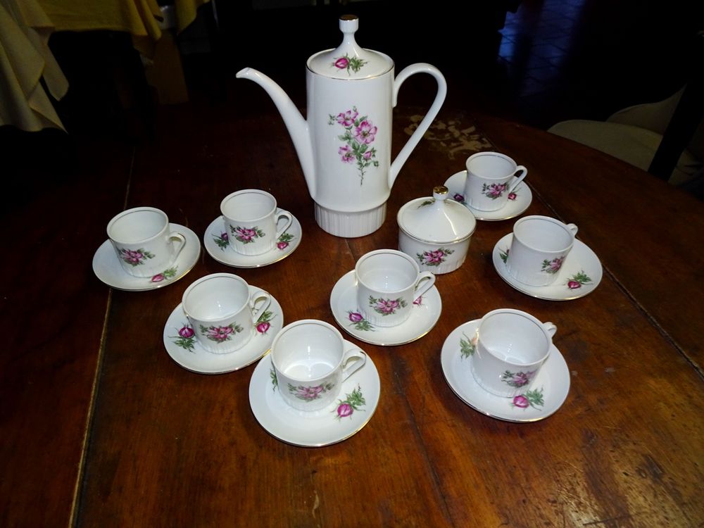 Service caf� th� 8 tasses sous tasses sucrier motif fleur 45 Monflanquin (47)