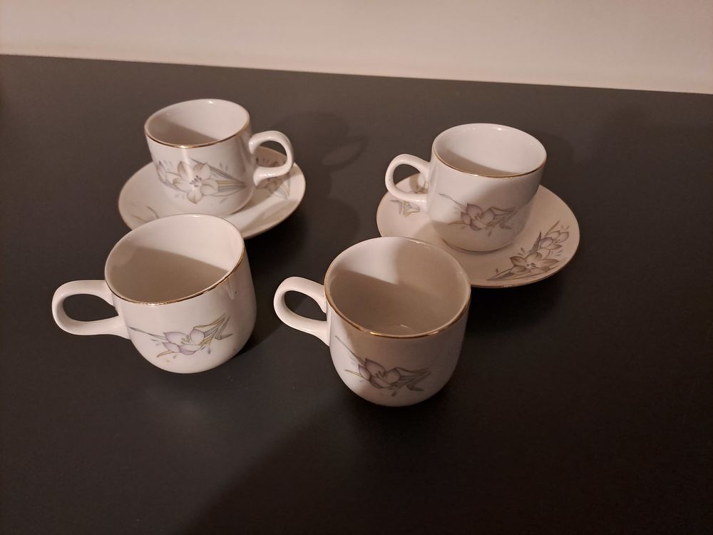 Service � caf�, 4 tasses et 2 petites assiettes 12 Toucy (89)