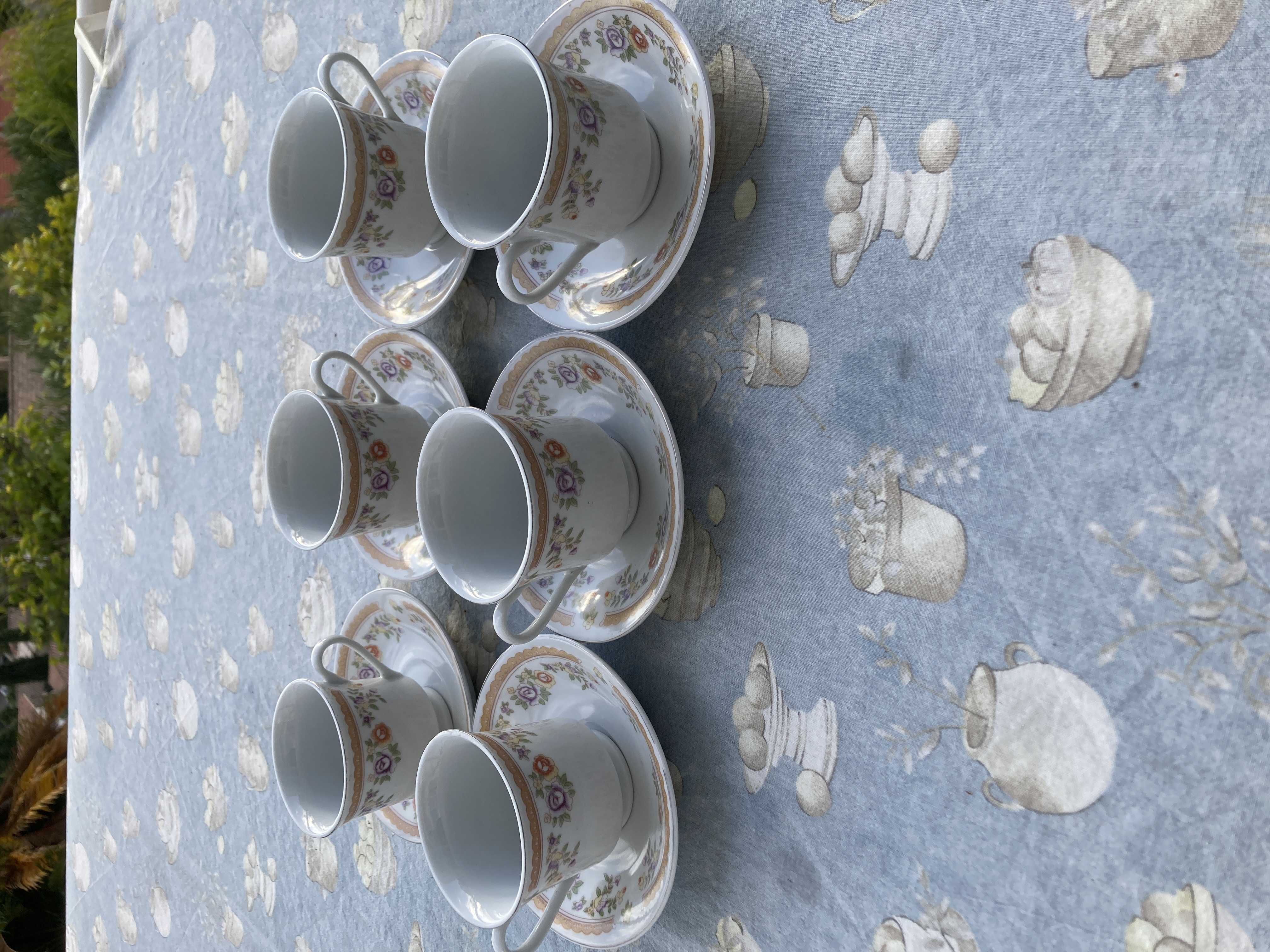 Service � caf�. 6 Carqueiranne (83)