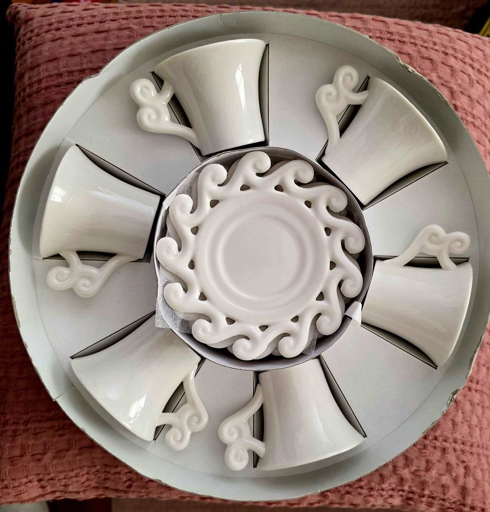 Service �  caf� 50 Paris 17 (75)