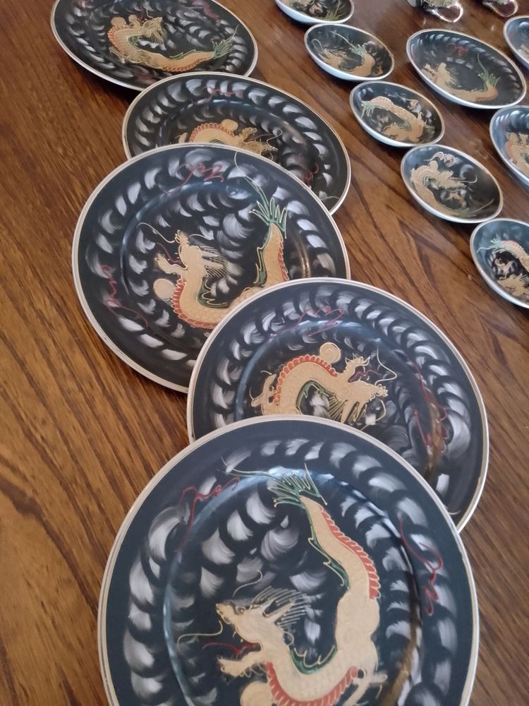 service en fine porcelaine noir '' la ga�cha   31 pi�ces 80 Metz (57)