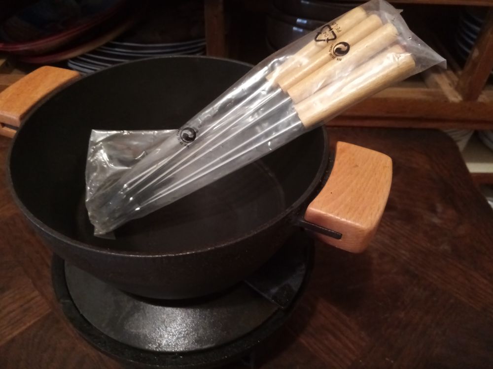 service � fondue fonte neuf  + assiettes 15 Belfort (90)
