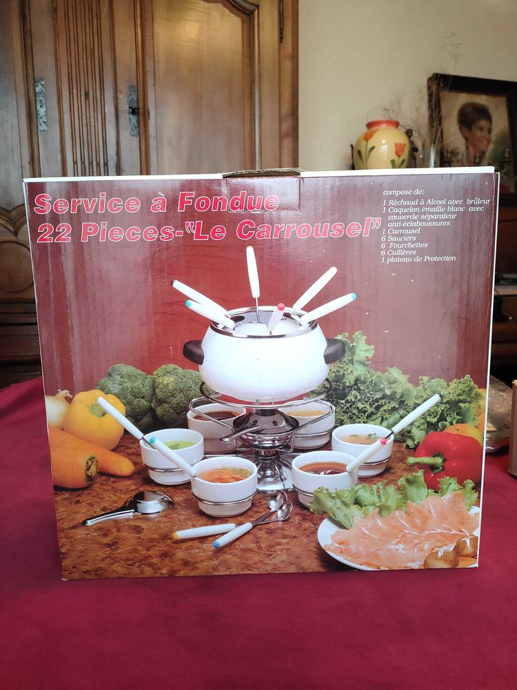 Service+� +fondue+22+pi�ces+neuf+jamais+servi 25 Avermes (03)