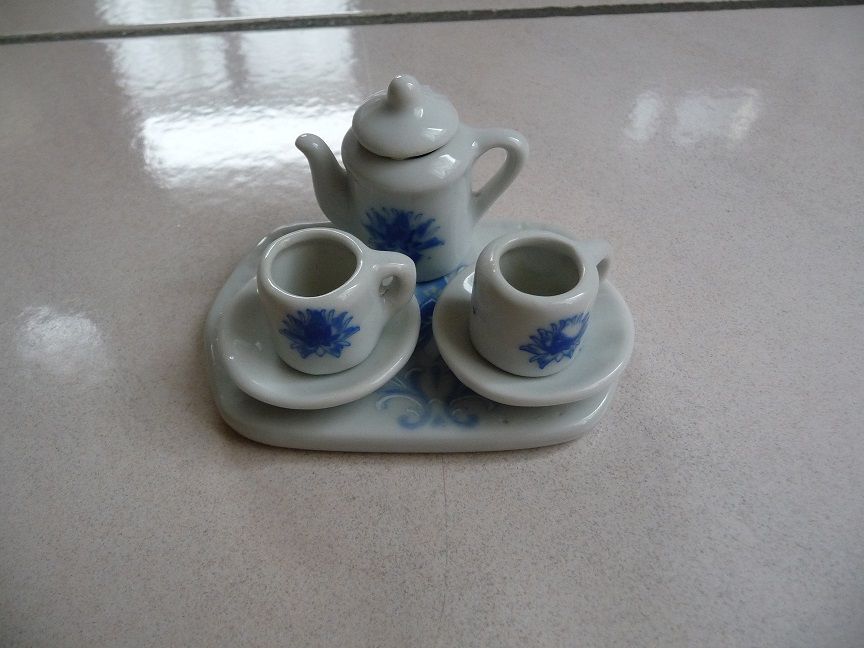 Service Miniature 6 pi�ces en porcelaine 15 Celles-sur-Belle (79)