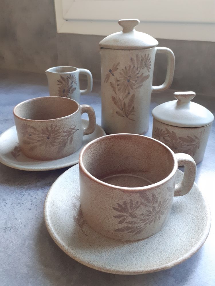 Service petit dejeuner c�ramique 9 pi�ces 22 Draguignan (83)