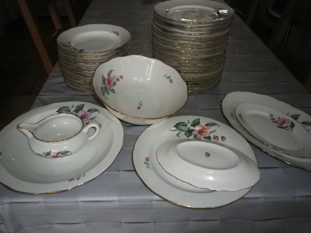 service 42 pi�ces porcelaine de Limoge 0 Jaulny (54)