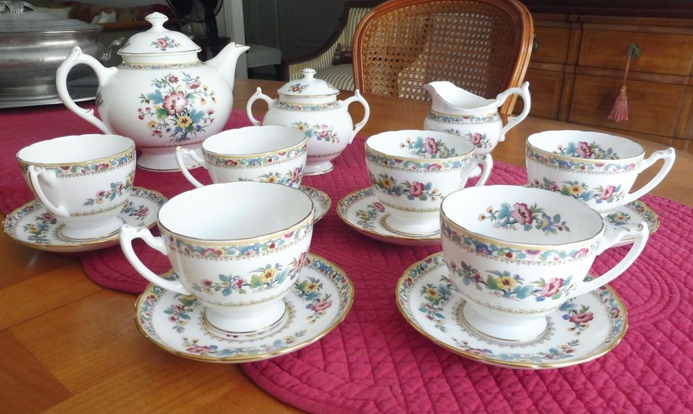 Service � th� porcelaine anglaise Coalport Ming Rose 200 Limoges (87)