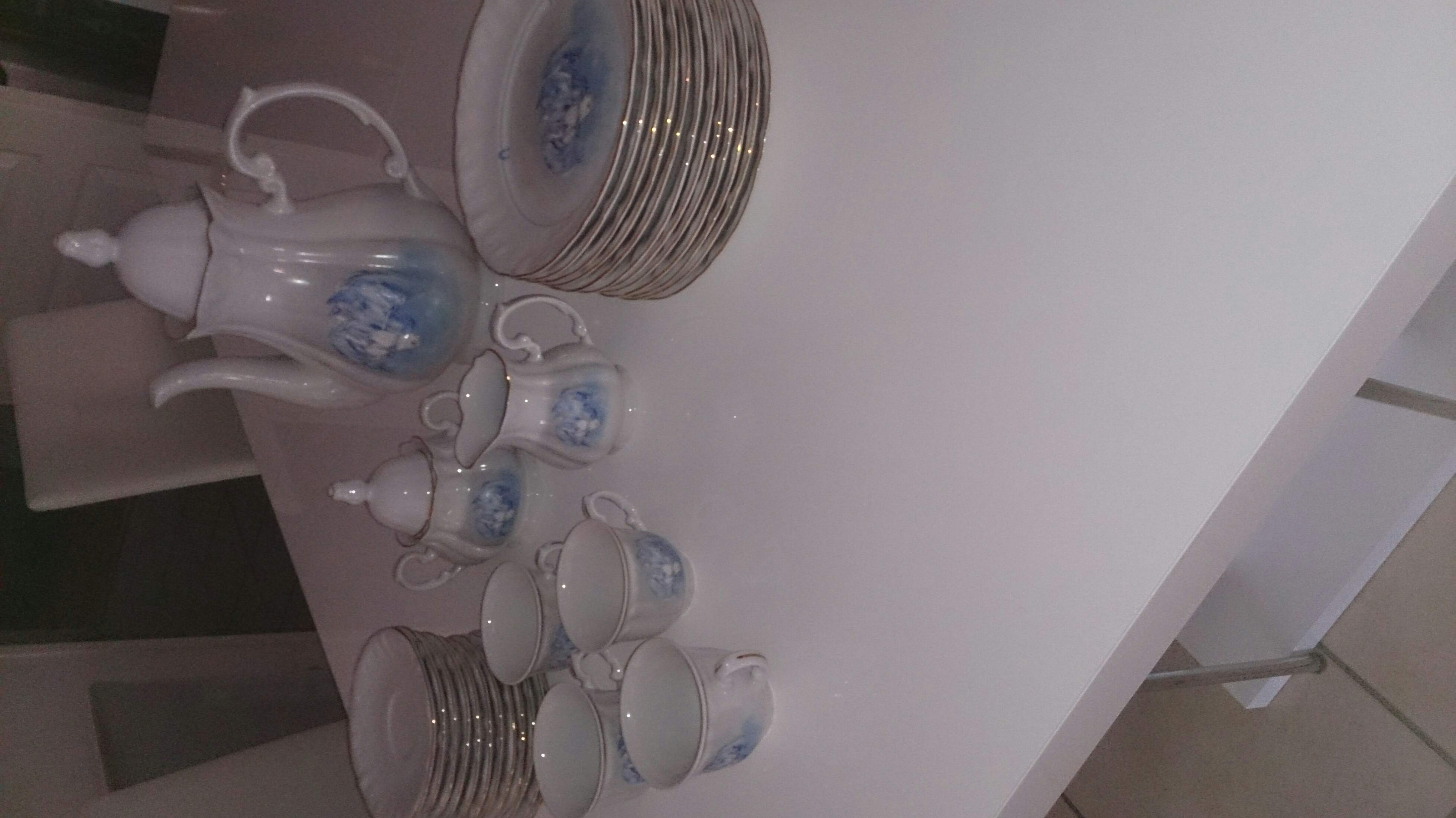 service en porcelaine caf� dessert 40 Brignoles (83)