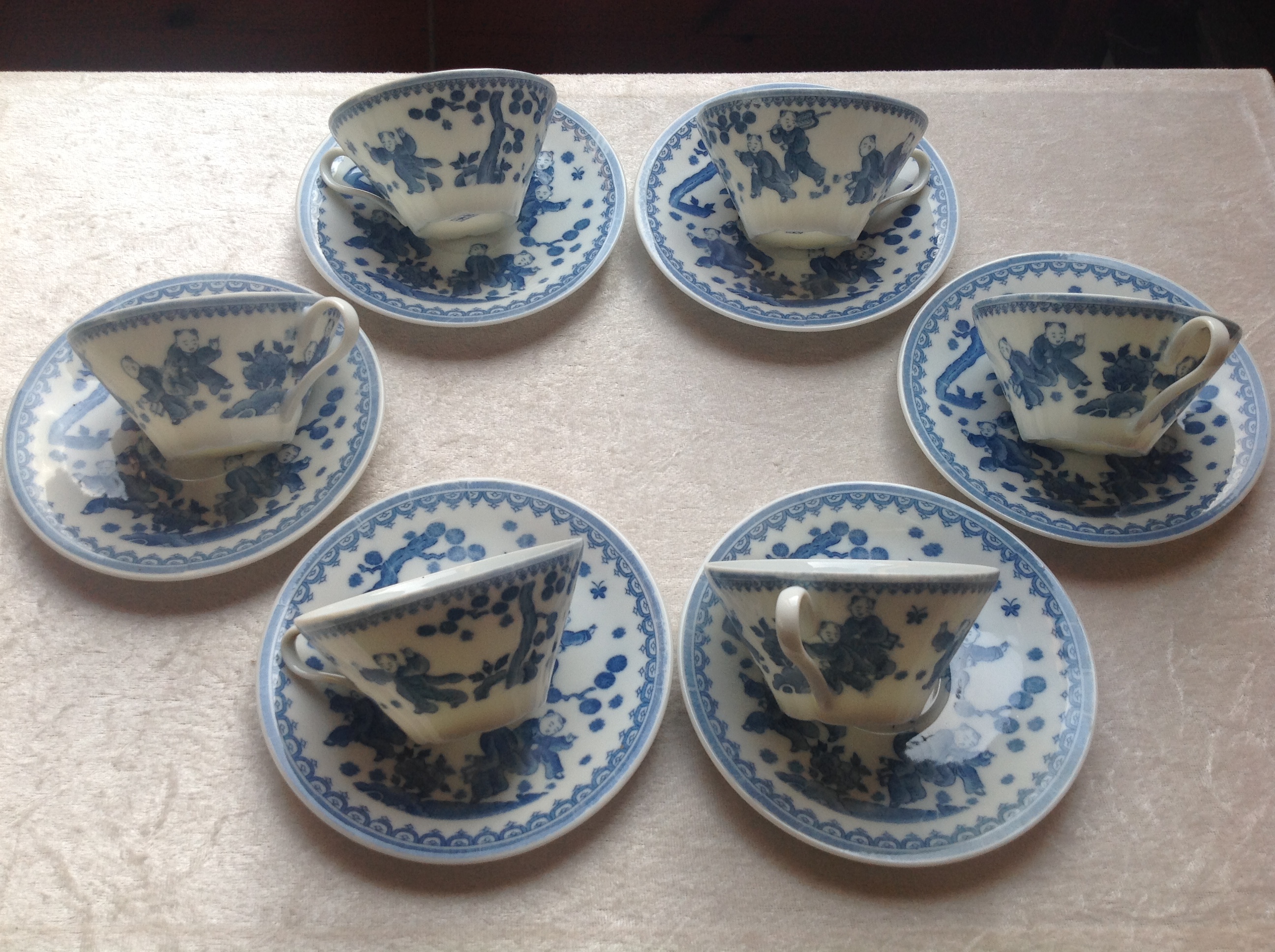 SERVICE � TH� EN PORCELAINE D�COR ENFANTS JOUANT Envoi Possi 35 Tr�gunc (29)