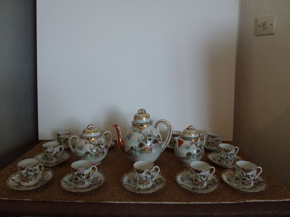 Service � th� en porcelaine tr�s fine du Japon 50 Clermont-Ferrand (63)