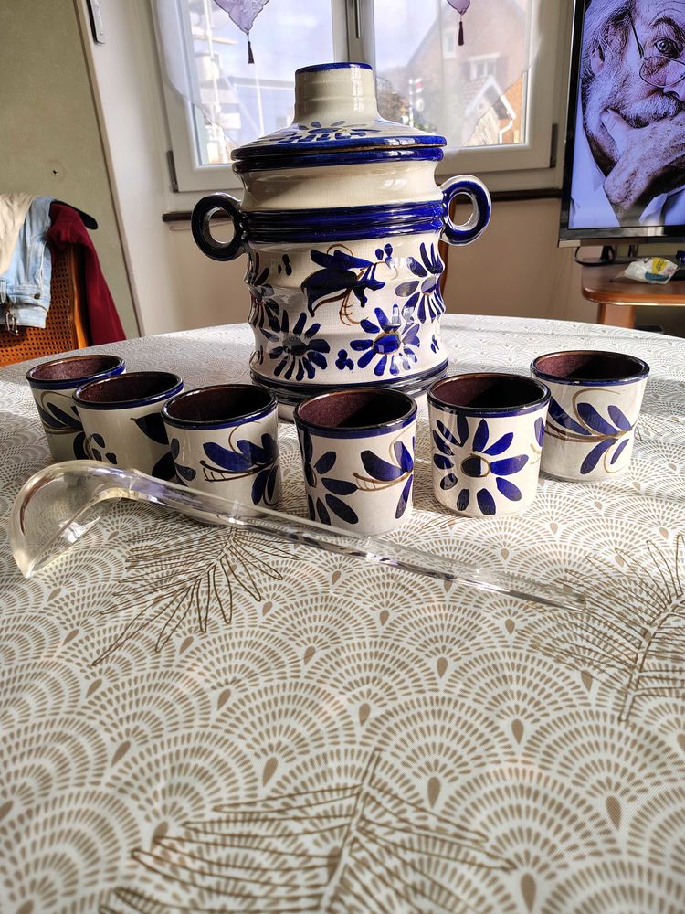 Service �      sangria avec 6 verres et une louche. 5 Belfort (90)