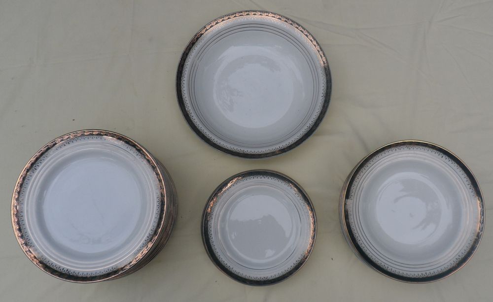 Service semi-porcelaine de CERANORD FRANCE des ann�es 45/50 60 Castries (34)