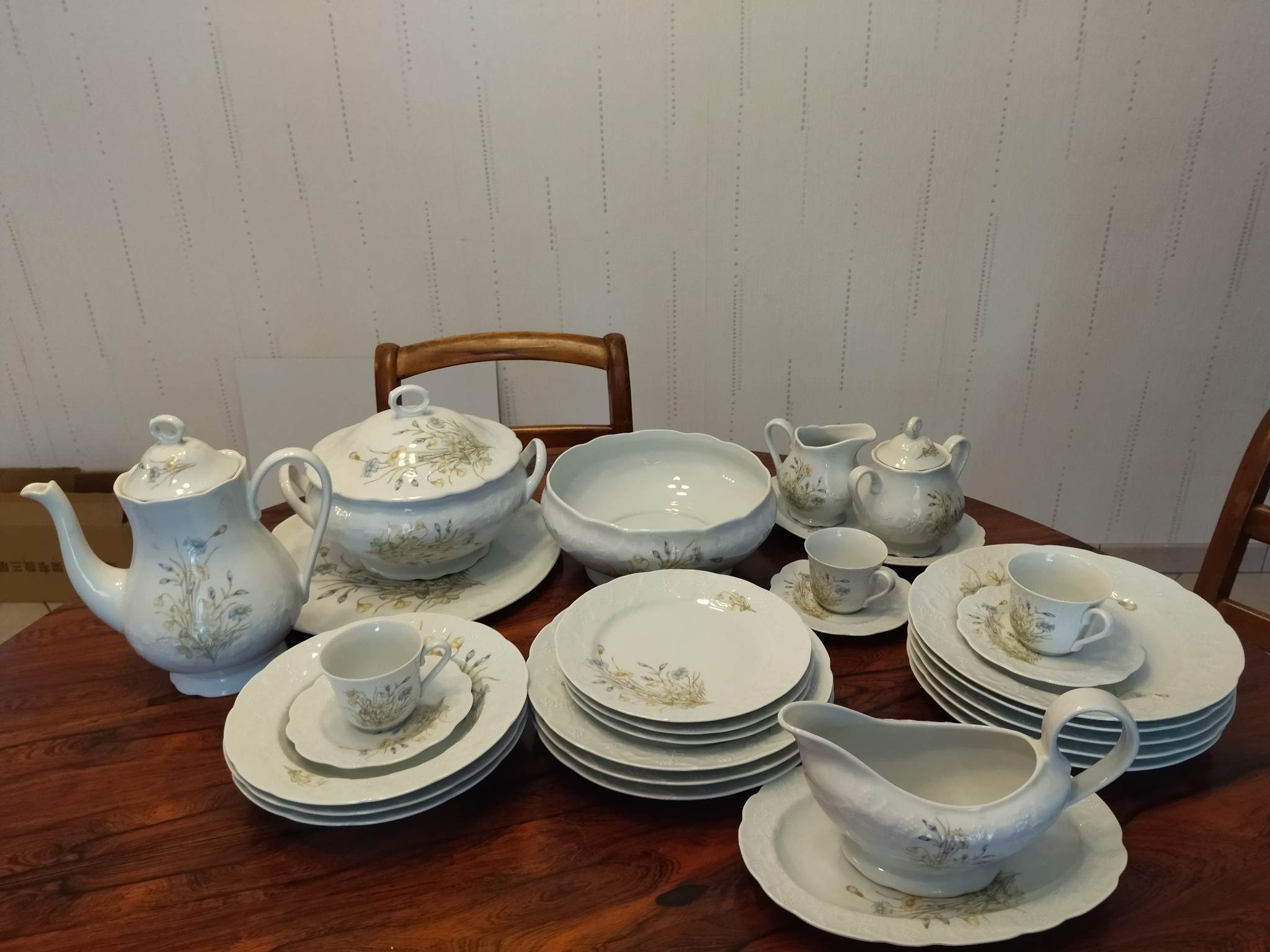 service de table complet porcelaine de Limoges 300 Goussainville (95)