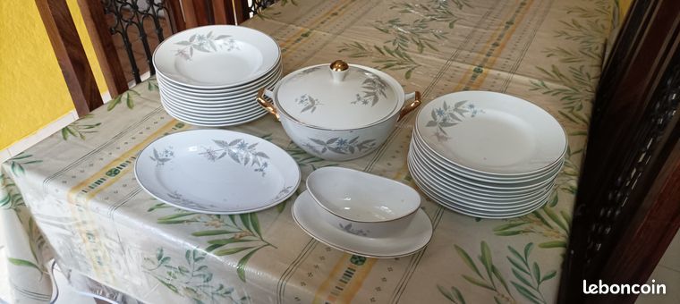 Service de table complet en faience  - origine Espagne 40 Marseille 5 (13)