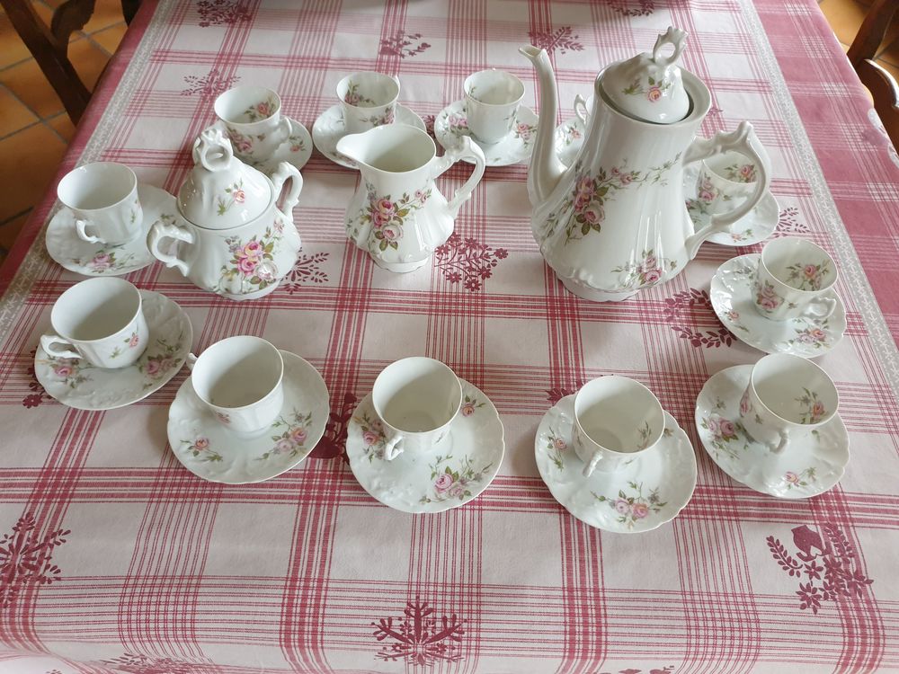 service de table complet porcelaine fine LIMOGES 
150 Bretteville-du-Grand-Caux (76)