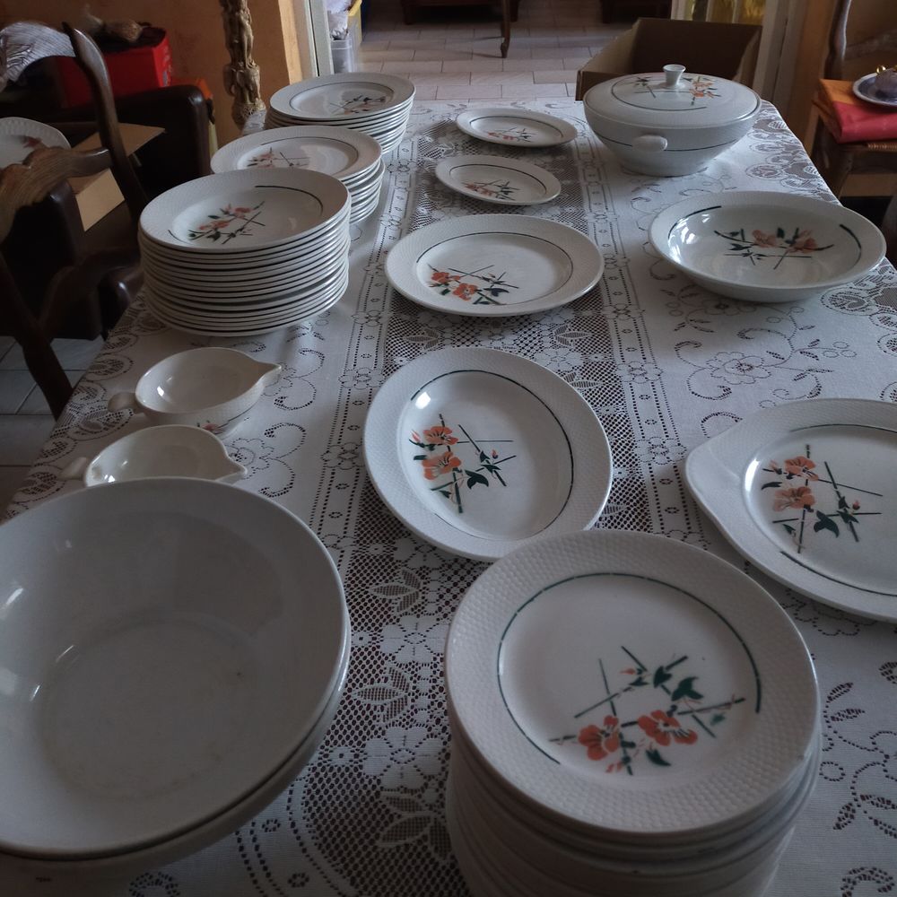 Service de table en fa�ence de Saint Amand 180 Auby (59)