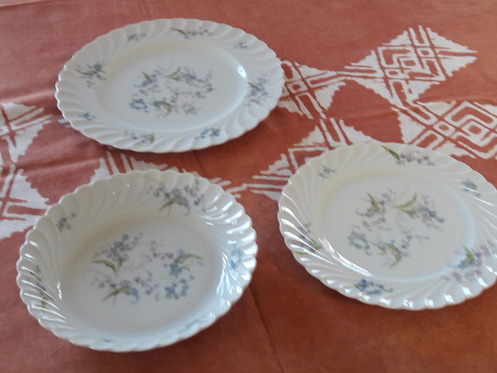 Service de table porcelaine Haviland. 350 Auxerre (89)