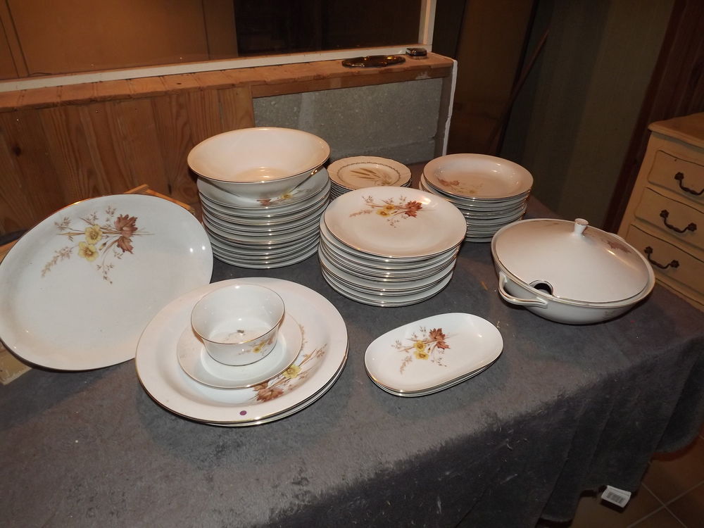 Service de table en porcelaine.
80 Montpellier (34)