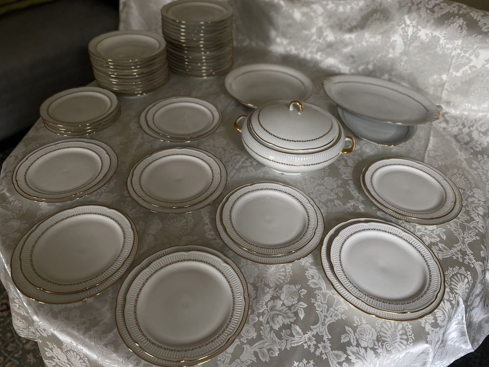 Service de table en porcelaine C.G Vierzon 300 Carcassonne (11)