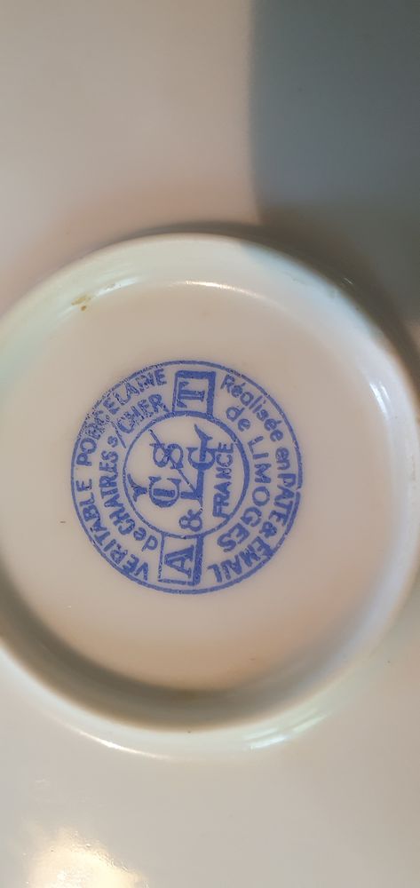 SERVICE DE TABLE EN PORCELAINE De LIMOGES 1950 400 Laroquebrou (15)