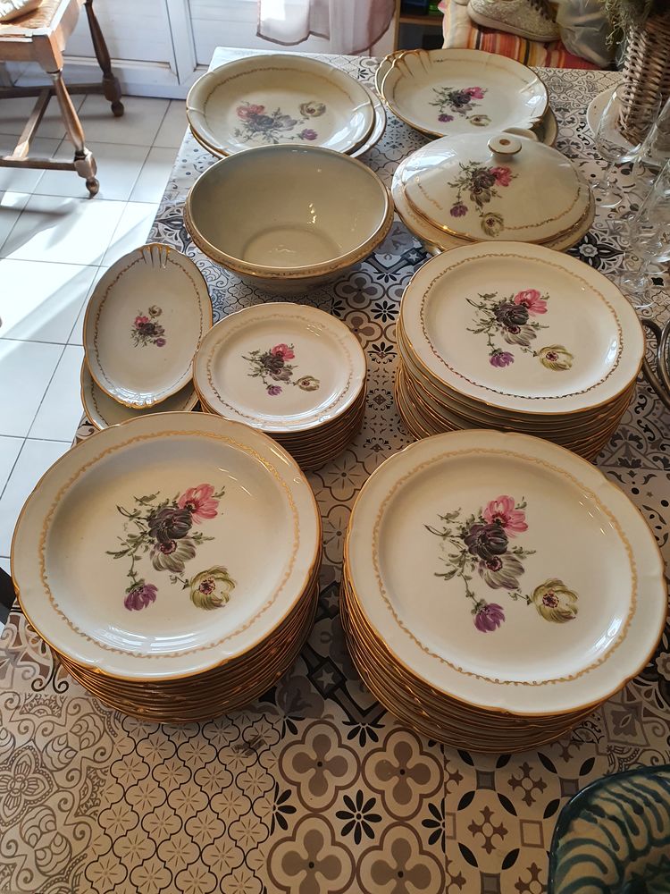 SERVICE DE TABLE EN PORCELAINE DE VIERZON 70 Ille-sur-T�t (66)