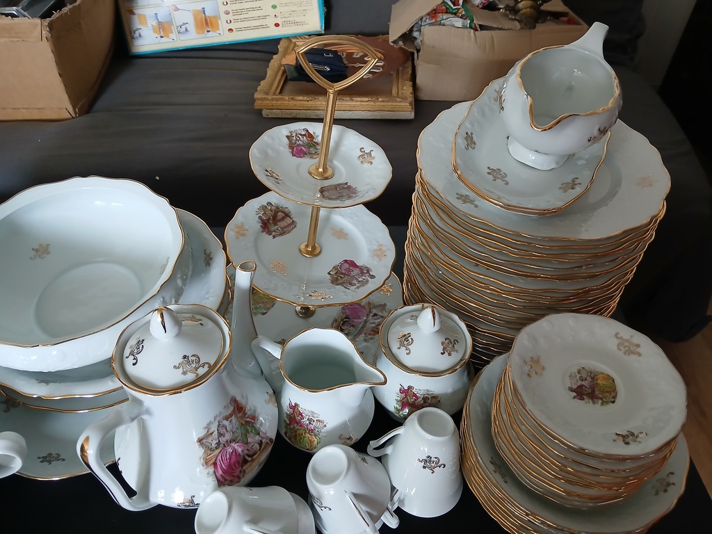 Service de table en porcelaine Marquises et dorures 0 Saint-Laurent-de-Cuves (50)