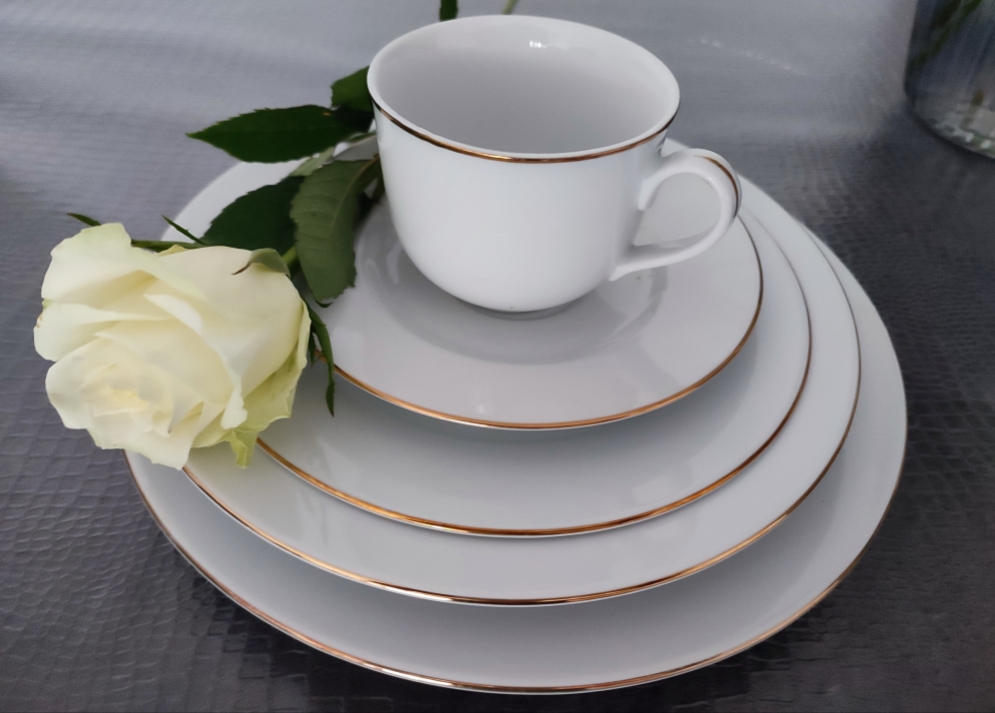 Service de table porcelaine blanche liser� dor� 80 Canet-en-Roussillon (66)