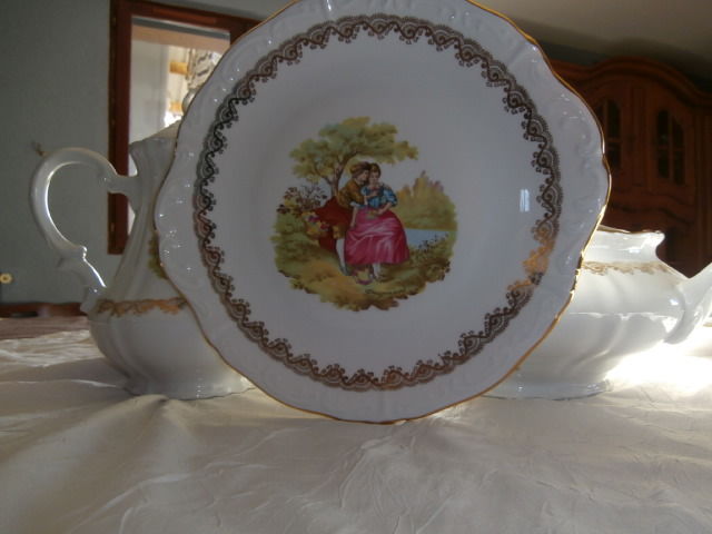  service de table v�ritable porcelaine 93 pi�ces Peu servie 85 Martign�-Ferchaud (35)