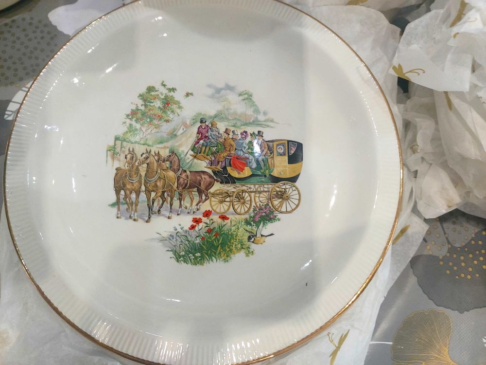 SERVICE DE VAISSELLE ANNEE 1970-1980 NEUF 85 Lescar (64)