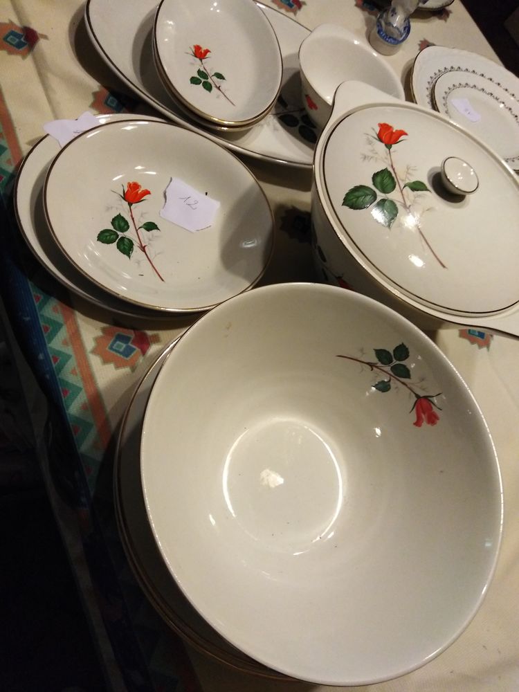 Service de vaisselle avec motif rose 70 Saint-B�mer-les-Forges (61)