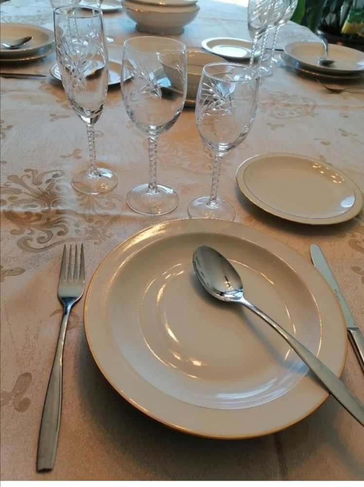 Service vaisselle porcelaine Limoges. Liser� or 50 Bo� (47)