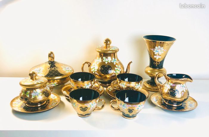 Service � th�. Verre cristal de Boemie. 14 pi�ces. 325 Paris 16 (75)