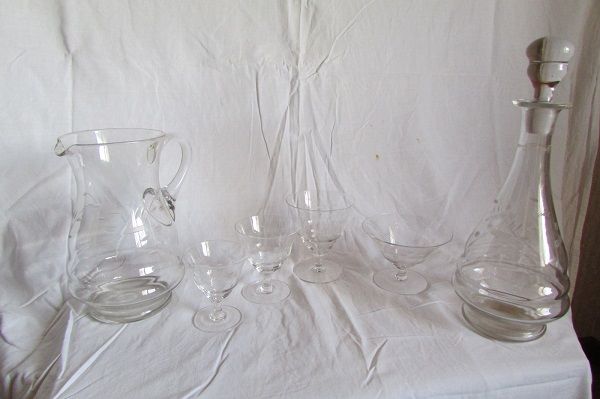 Service de verres � pieds ,2 carafes : 44 pi�ces 200 Versailles (78)