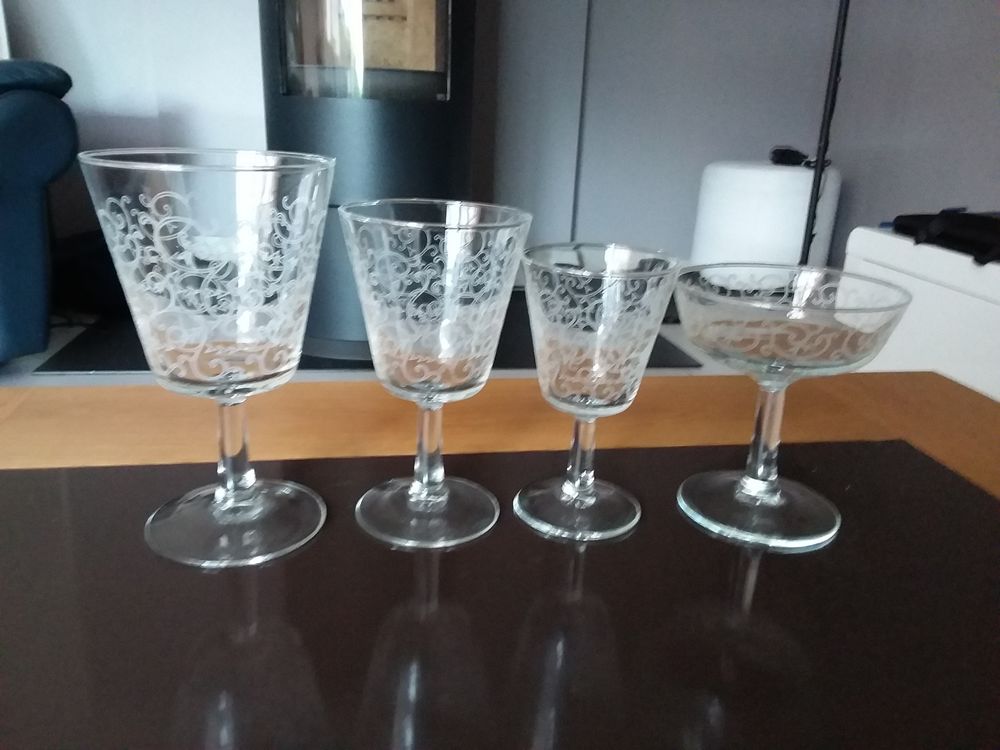 Service à verres vintage  65 Neuville-en-Ferrain (59)