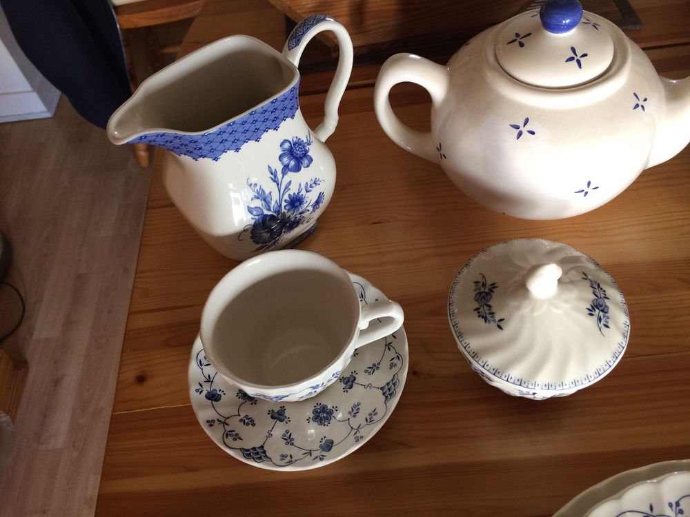 services table classiques et belles casseroles et autres . 0 Vitry-sur-Seine (94)