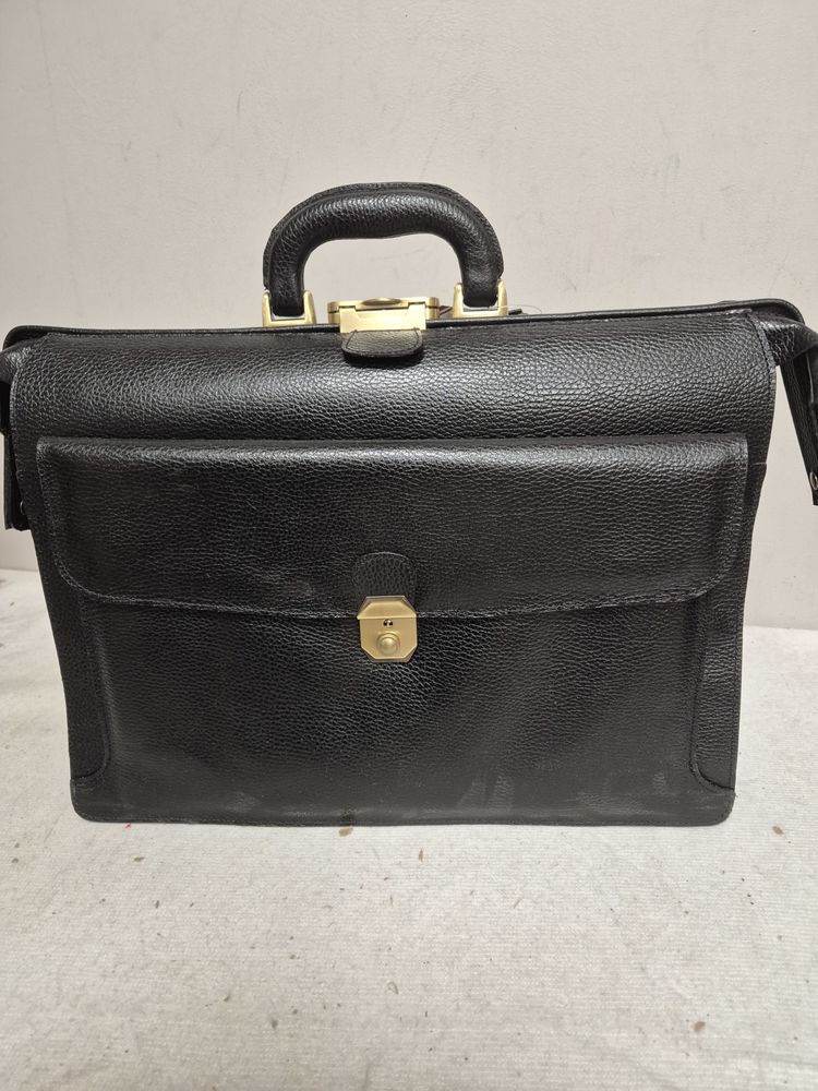 Serviette en cuir grain� 3 soufflets 20 Fontenay-sous-Bois (94)