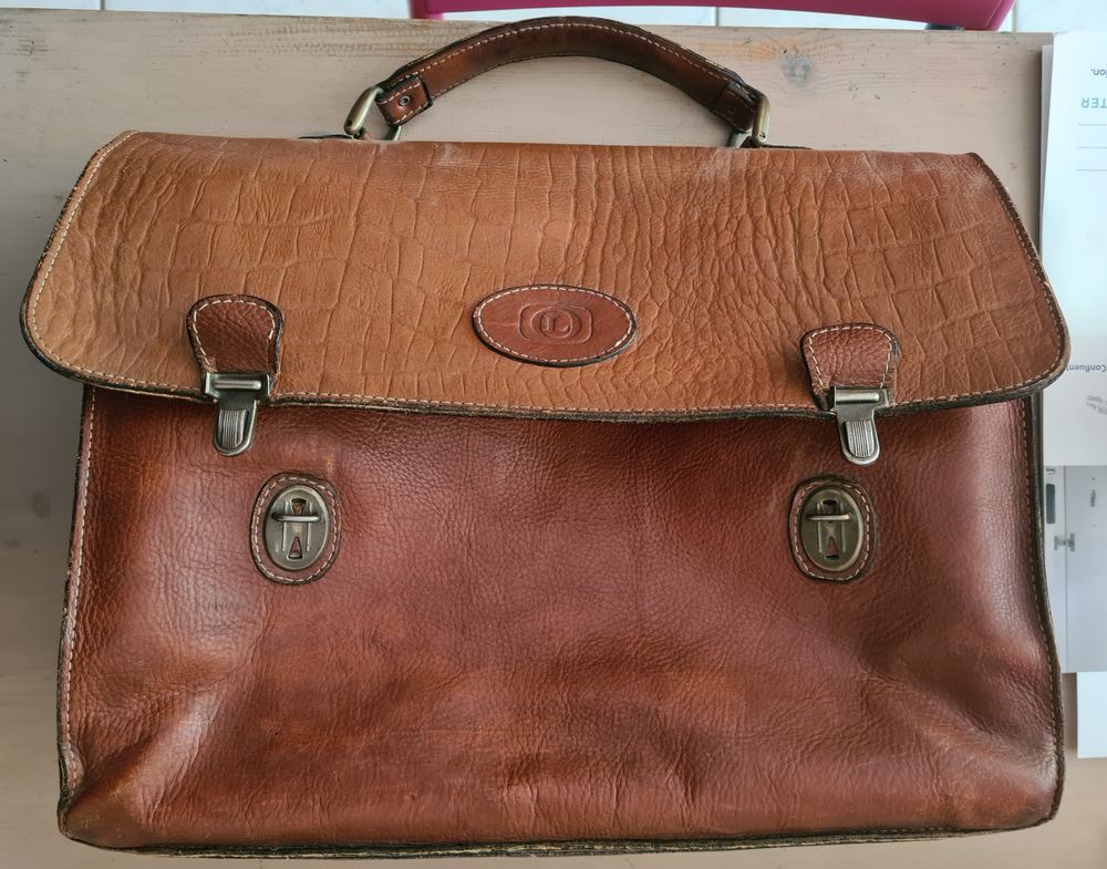 Serviette en cuir roux/marron lumineux, doubl�e cuir 0 Nantes (44)