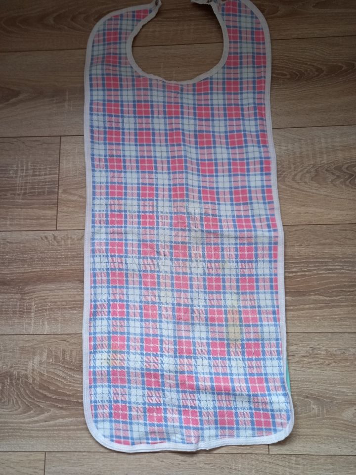 Serviette longue plastifi� (bavette adulte ) //rose et bleu 5 Villiers (86)