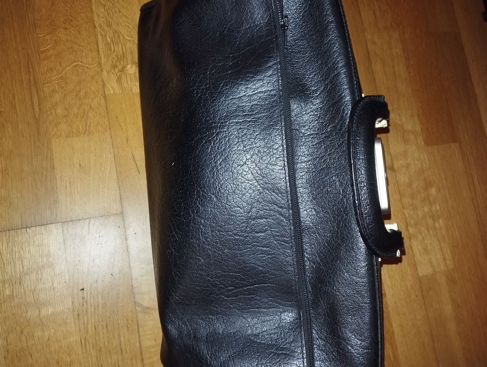 Sac 
Peu servir de sac voyage ou m�dicale
De marque DeBoissy 0 Chinon (37)