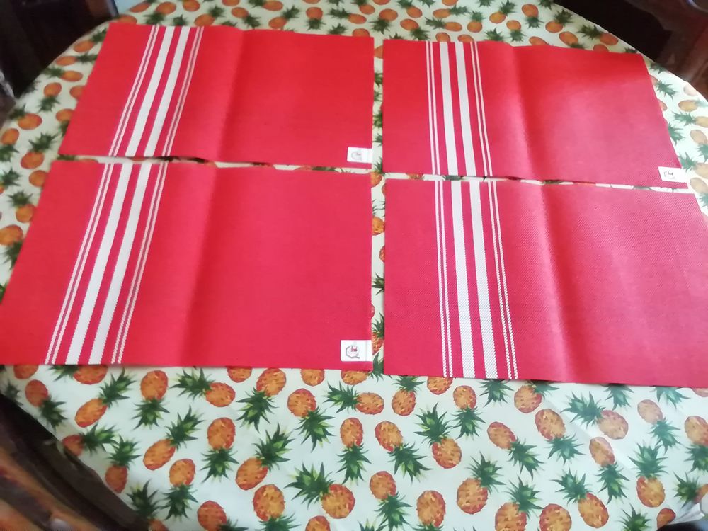 4 SETS DE TABLE NEUFS 7 Noyelles-l�s-Vermelles (62)