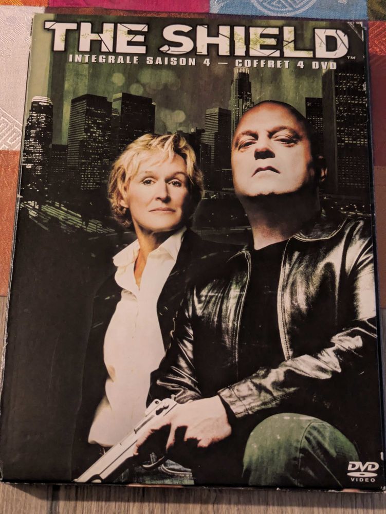 dvd the shield saison 4 1 Grigny (69)