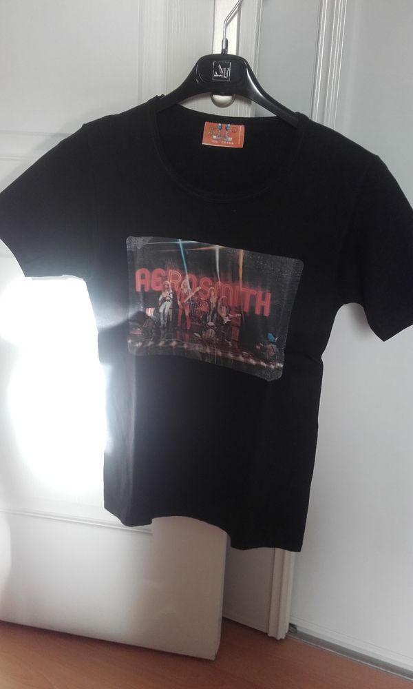 T-Shirt : Aerosmith - Aerosmith 1978 - Taille : L 30 Angers (49)