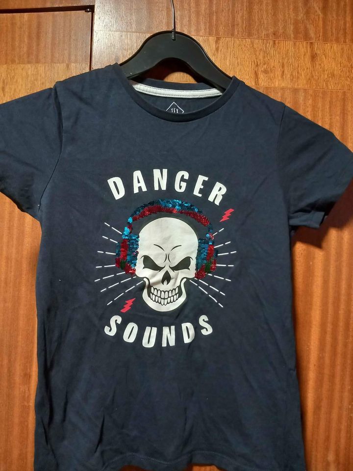 Tee shirt avec t�te de mort 7/8 ans 1 La Fert�-sous-Jouarre (77)